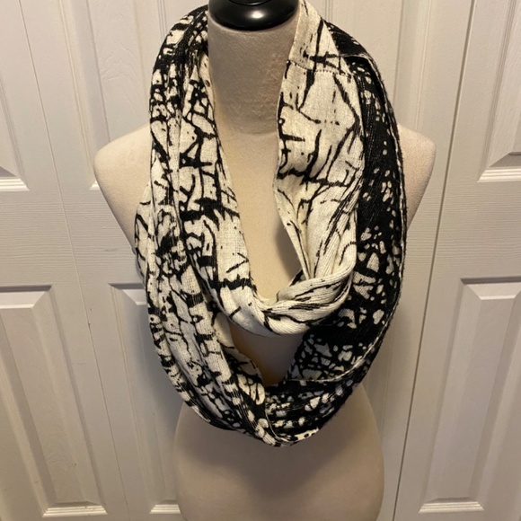 Calvin Klein infinity scarf - Picture 3 of 6